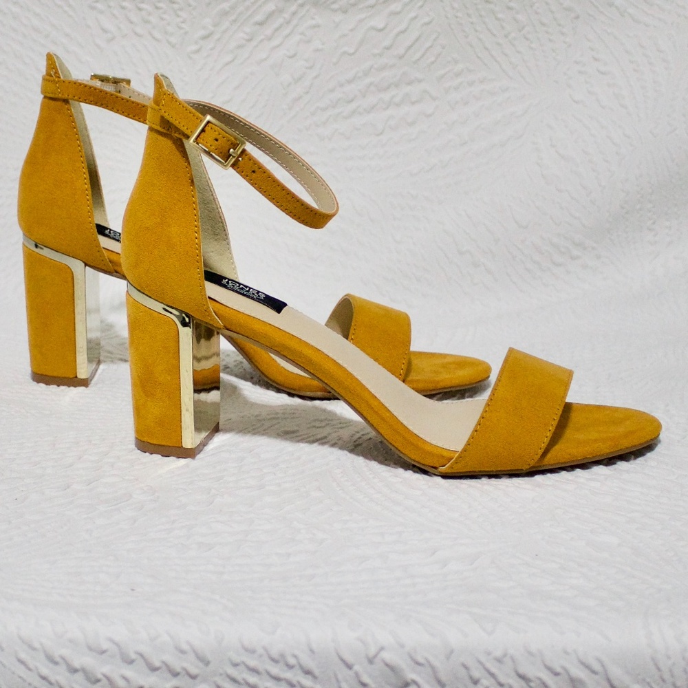 Jones New York Signature Suede women's sandal